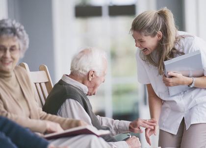 Empleo de cuidado personas mayores domicilio