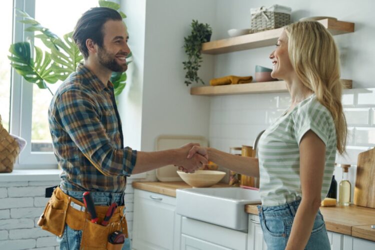 Cómo diferenciar a un buen profesional en reformas, fontanería o electricidad