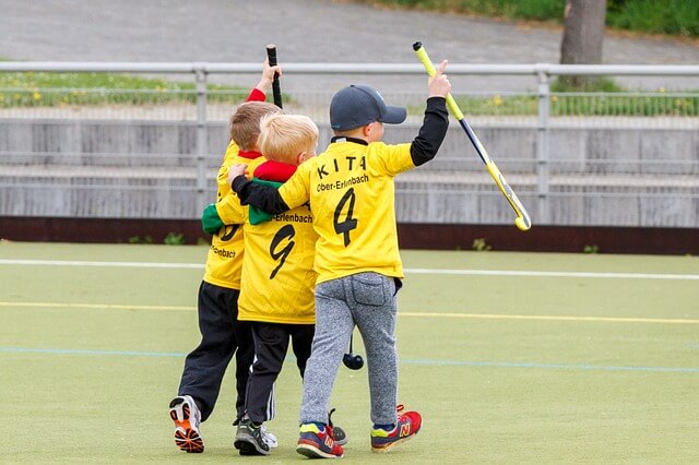 los ninos son mas sanos al practicar deporte