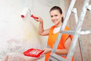 chica-pintando-una-papred-en-madrid