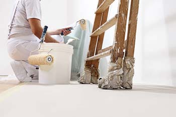 pintando-una-pared-en-burjassot
