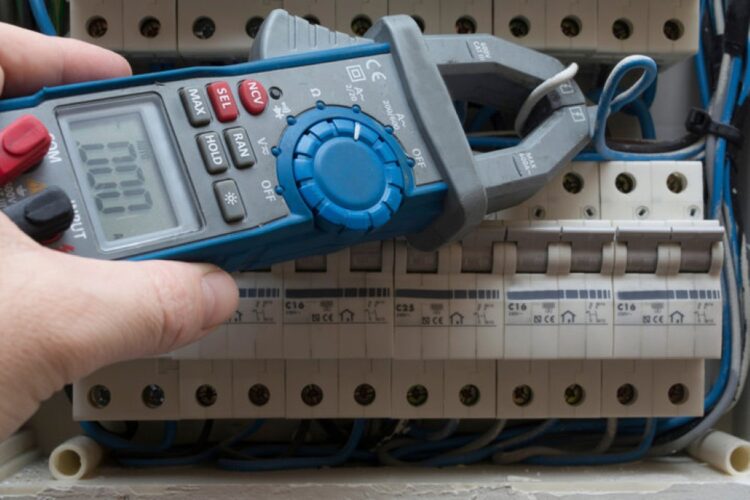 Por qué ocurren las averías eléctricas en casa