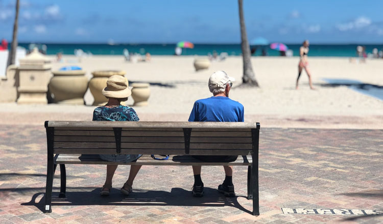 consejos de comodidad para los mayores en la playa