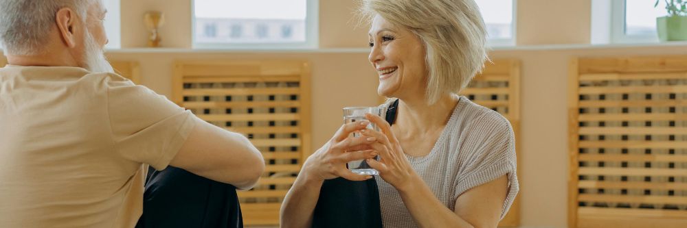 Ejercicios suaves para mantener en forma a ancianos en los dias frios