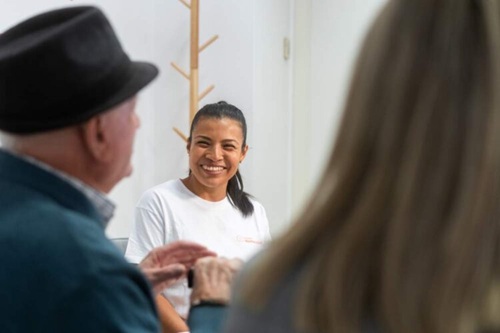 Pasos a seguir para contratar una cuidadora por horas